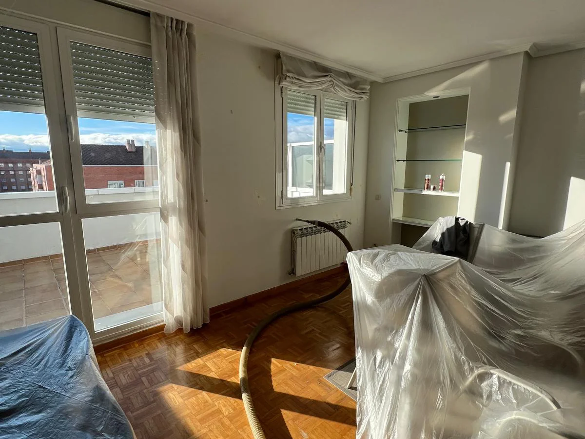 Ático mal aislado con ventanas constantemente empañadas